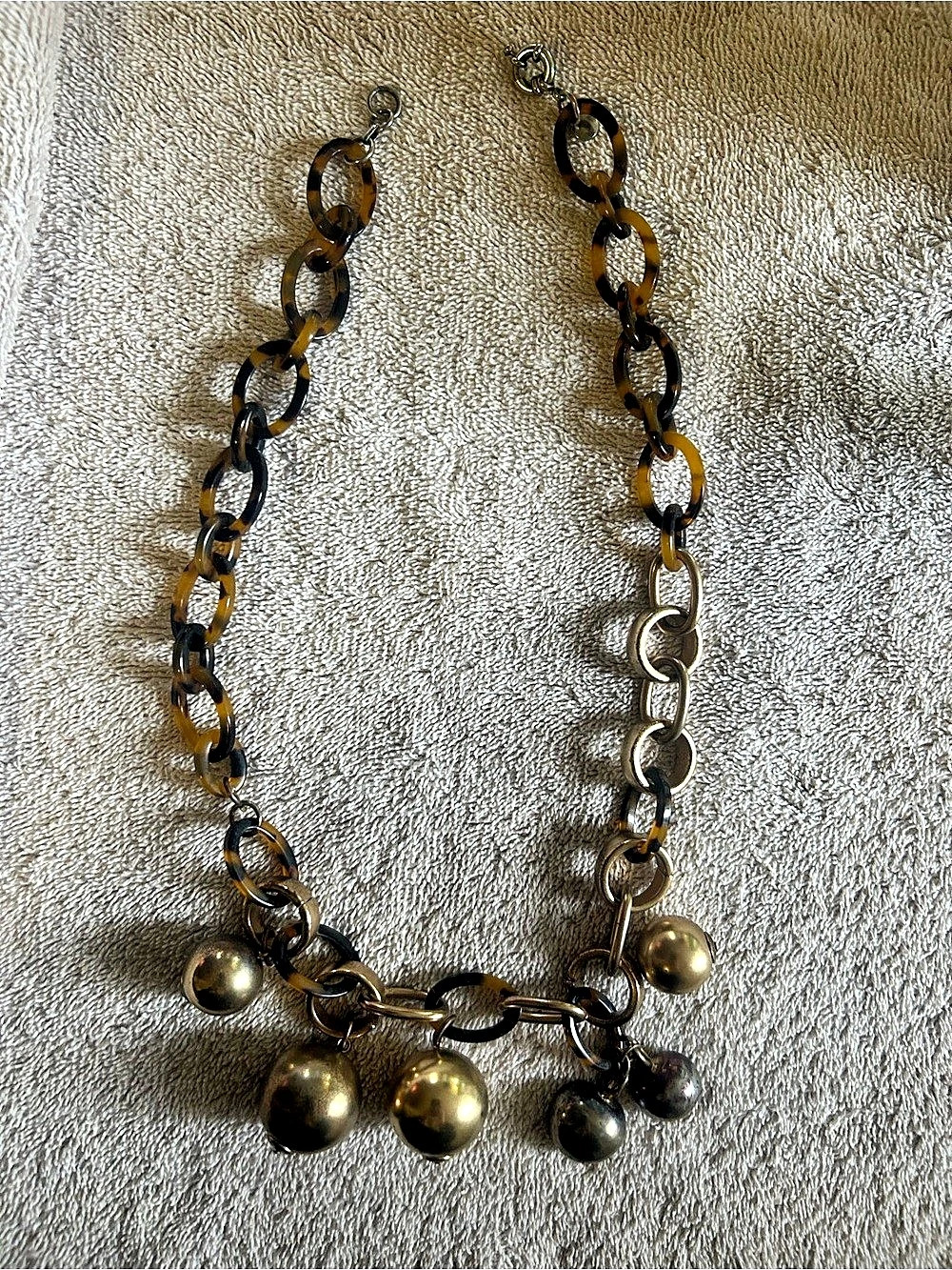 Tortoiseshell Link Charm Necklace in Brown & Gold